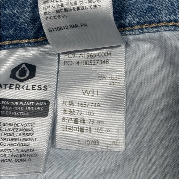 Levi’s Womens High Waisted Mom Shorts Light Wash Denim Blue Size 31 (30x3) - Picture 7 of 8